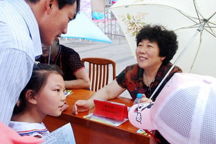 我縣舉辦大型廣場(chǎng)教育咨詢服務(wù)暨改革發(fā)展成果展示活動(dòng)，搭建家校社共育新平臺(tái)